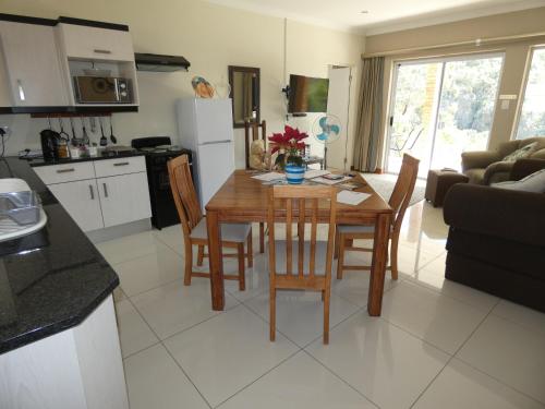 Kitchen, Mackenzies Accommodation in Abbotsford Kitchen, Mackenzies Accommodation in Abbotsford