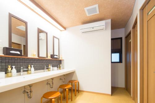 Zuhanyzó, Ryokan Hostel Gion near Gion Corner Zuhanyzó, Ryokan Hostel Gion near Gion Corner