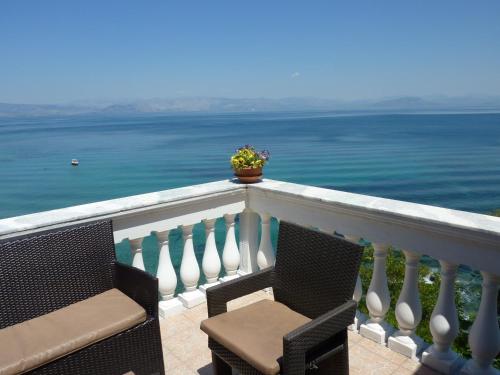 Terraza/balcón, Oasis Hotel in Corfu Island Terraza/balcón, Oasis Hotel in Corfu Island