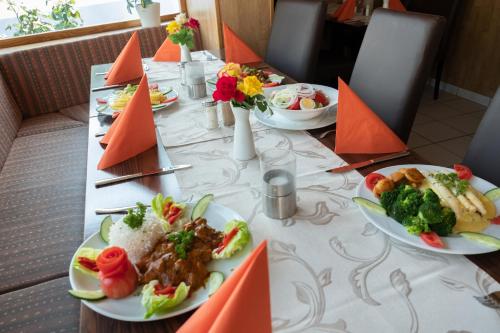 Étterem, Schnitzelhaus und Pension Stadt Rosbach in Rosbach V.D.H. Étterem, Schnitzelhaus und Pension Stadt Rosbach in Rosbach V.D.H.