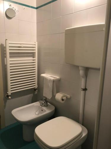Baño, Residence Milcar in Chiesa In Valmalenco Baño, Residence Milcar in Chiesa In Valmalenco