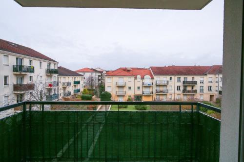 Balcony/terrace, Sweet Home Disneyland Paris - Cosy Apartment 5pers WiFi in Bussy-Saint-Georges Balcony/terrace, Sweet Home Disneyland Paris - Cosy Apartment 5pers WiFi in Bussy-Saint-Georges