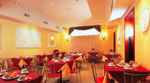 Restaurant, Stromboli Hotel in Rome Restaurant, Stromboli Hotel in Rome