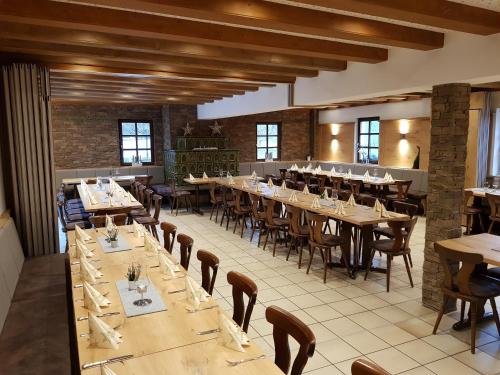 宴會廳, Gasthaus Dörsthof (Gasthaus Dorsthof) in 阿爾策瑙 宴會廳, Gasthaus Dörsthof (Gasthaus Dorsthof) in 阿爾策瑙