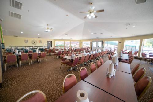 Facilities, The Stone Castle Hotel & Conference Center in Branson (MO) Facilities, The Stone Castle Hotel & Conference Center in Branson (MO)