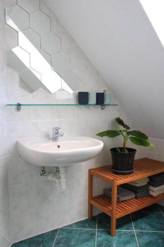 Bathroom, "Ferienwohnung Am Tharandter Wald" in Wilsdruff Bathroom, "Ferienwohnung Am Tharandter Wald" in Wilsdruff