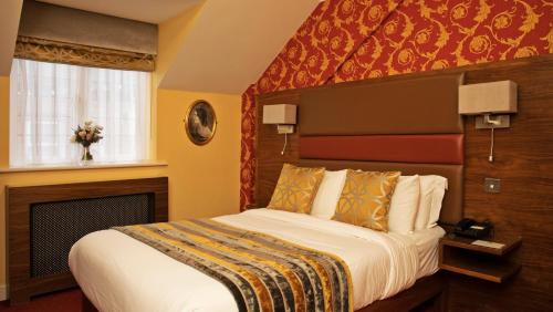 This photo about Rogerthorpe Manor Hotel shared on HyHotel.com