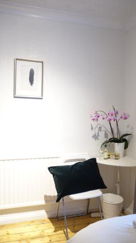 This photo about Bargain Stay Heathrow shared on HyHotel.com