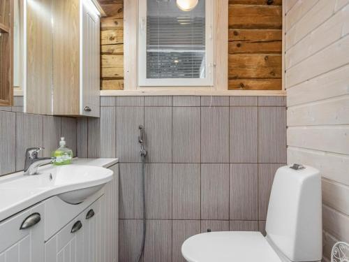 Badrum, Holiday Home Eemilin huvila by Interhome in Vavesaari Badrum, Holiday Home Eemilin huvila by Interhome in Vavesaari