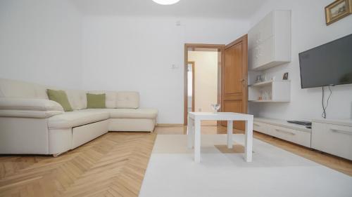 This photo about CN2i Luxury Accommodation/Simion Barnutiu shared on HyHotel.com