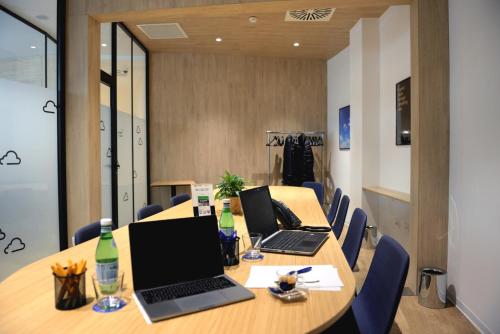 Business center, Air Rooms Rome Airport by HelloSky in Fiumicino Airport Business center, Air Rooms Rome Airport by HelloSky in Fiumicino Airport