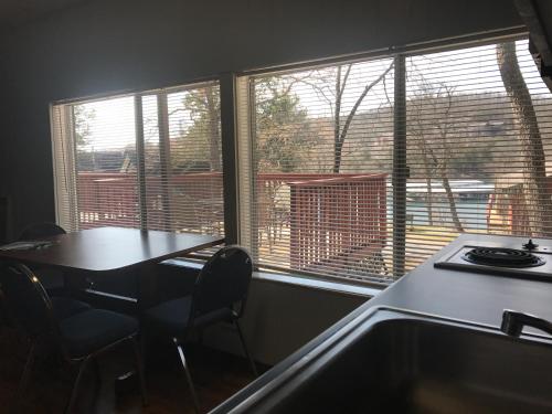 在meiguo.com看到的Calm Waters Resort的介绍图片