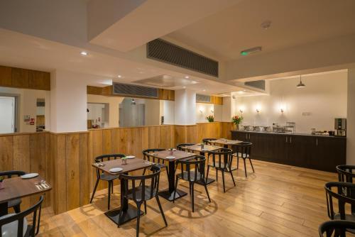 Food and beverages, Pelican London Hotel and Residence in Wandsworth Food and beverages, Pelican London Hotel and Residence in Wandsworth