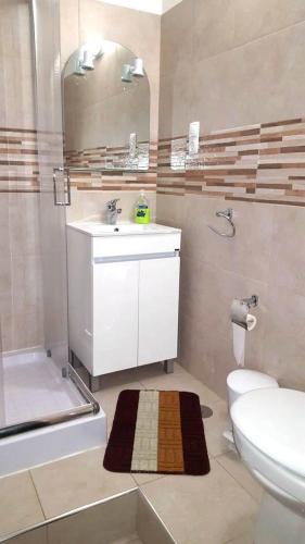 Ванная комната, Basic Hotel in Минделу Ванная комната, Basic Hotel in Минделу