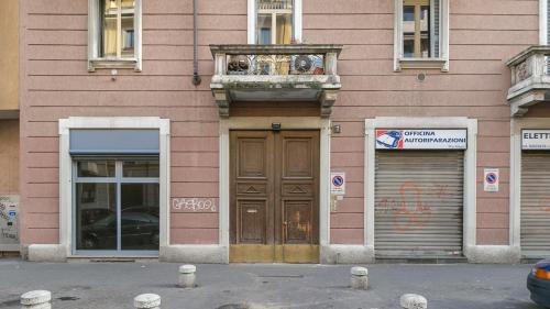 Entrance, Vespri Apartments in Lorenteggio Entrance, Vespri Apartments in Lorenteggio