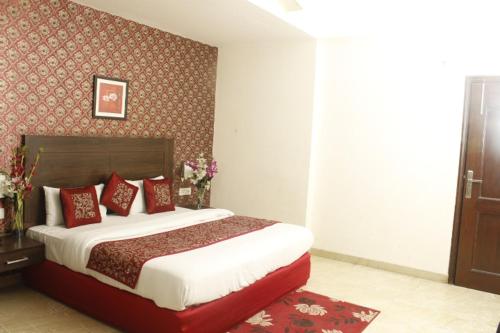 This photo about Jashn's Inn near Apollo Hospital shared on HyHotel.com