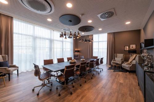Конференц-зал / бальні зали, HARBR. hotel Heilbronn in Heilbronn Конференц-зал / бальні зали, HARBR. hotel Heilbronn in Heilbronn