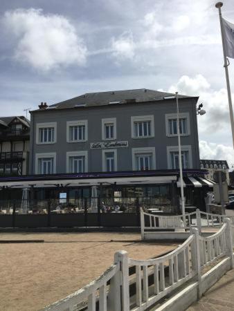 شاطئ, Les Embruns in Trouville Sur Mer شاطئ, Les Embruns in Trouville Sur Mer