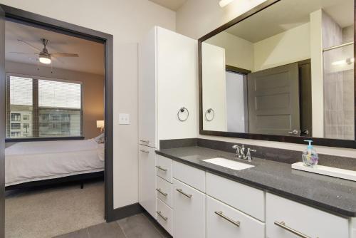 在meiguo.com看到的StayLo Austin 2 Bedroom Suites的介绍图片