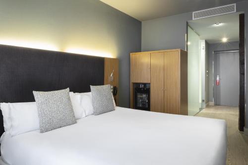 This photo about Petit Palace Tres Cruces shared on HyHotel.com