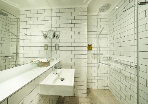 This photo about Loch Fyne Hotel & Spa shared on HyHotel.com