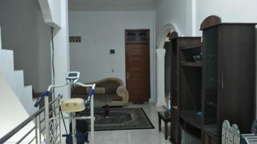 Maison avec 8 chambre(s) de 320 m² et 8 salle(s) de bains privée(s) à Meulaboh (Kana Hasya Homestay "Rumoh Jamee") in Meulaboh Maison avec 8 chambre(s) de 320 m² et 8 salle(s) de bains privée(s) à Meulaboh (Kana Hasya Homestay "Rumoh Jamee") in Meulaboh