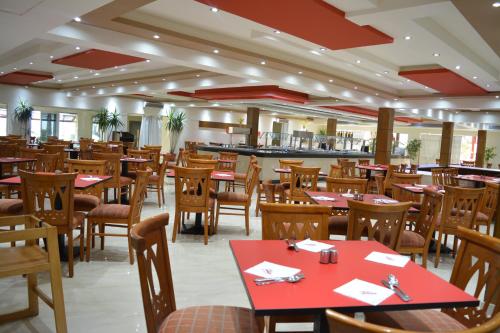 餐飲選擇, 索赫納雷塔爾景觀度假村 (Retal View Resort El Sokhna) in 阿塔卡 餐飲選擇, 索赫納雷塔爾景觀度假村 (Retal View Resort El Sokhna) in 阿塔卡