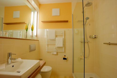 Hotel Am Badepark in บัด ซวิชเชนัน Hotel Am Badepark in บัด ซวิชเชนัน