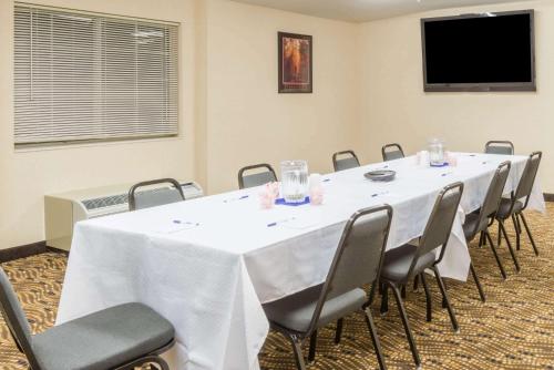 Vergaderruimte / feestzalen, Microtel Inn & Suites by Wyndham Uncasville Casino Area in Uncasville (CT) Vergaderruimte / feestzalen, Microtel Inn & Suites by Wyndham Uncasville Casino Area in Uncasville (CT)