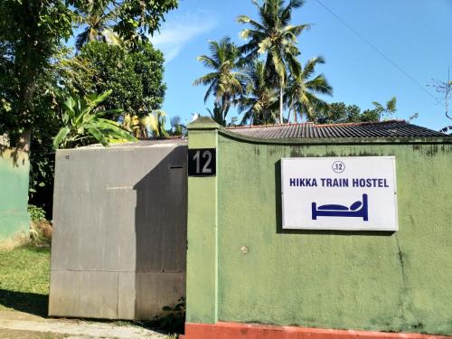 Hikka Train Hostel@ Surf Beach