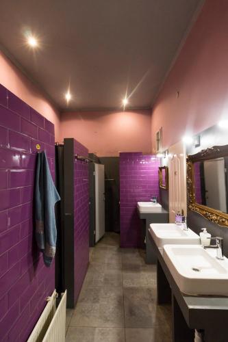 Bathroom, Baroque Hostel Budapest near Embassy of Romania Bathroom, Baroque Hostel Budapest near Embassy of Romania
