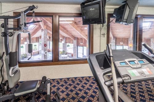 Fitness center, Q Express Inn & Suites in Mineral Wells (WV) Fitness center, Q Express Inn & Suites in Mineral Wells (WV)