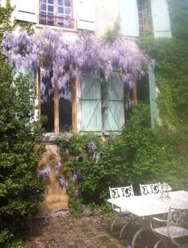 Maison Marthe B & B in Saint-Sauveur-en-Puisaye Maison Marthe B & B in Saint-Sauveur-en-Puisaye
