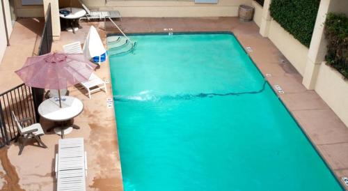 在meiguo.com看到的Lamplighter Inn & Suites的介绍图片