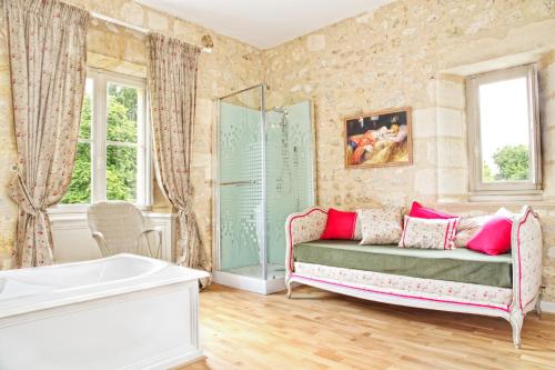 This photo about Chateau Lamothe du Prince Noir - B&B shared on HyHotel.com