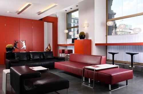 Lobby, UNA Hotels Napoli in Stazione Centrale Lobby, UNA Hotels Napoli in Stazione Centrale