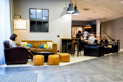 大堂, Best Western Plus Suitcase Paris la Defense in 布瓦科隆布 大堂, Best Western Plus Suitcase Paris la Defense in 布瓦科隆布