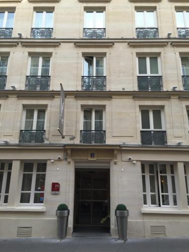 Entrance, Hotel Mayet in Quartier Saint-Germain-des-Pres - Luxembourg Entrance, Hotel Mayet in Quartier Saint-Germain-des-Pres - Luxembourg