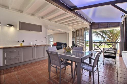 Appartement THOMANA , jacuzzi privé, plage à 200 m (Appartement THOMANA , jacuzzi prive, plage a 200 m) in Le Moule Appartement THOMANA , jacuzzi privé, plage à 200 m (Appartement THOMANA , jacuzzi prive, plage a 200 m) in Le Moule
