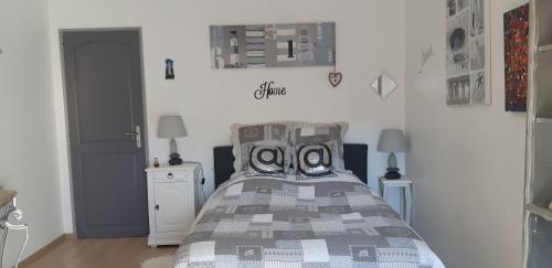 This photo about LES ORCHIDEES Ch Hotes B&B 14 personnes Jaunay-Clan shared on HyHotel.com