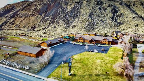Yellowstone Village Inn and Suites in Gardiner (MT) Yellowstone Village Inn and Suites in Gardiner (MT)