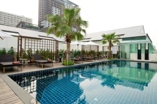 Balcony/terrace, Sunshine Hotel & Residences in Pattaya Balcony/terrace, Sunshine Hotel & Residences in Pattaya