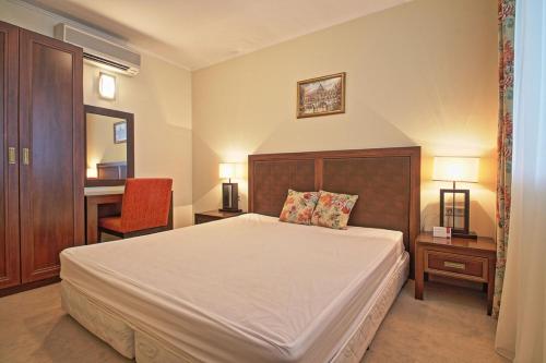 This photo about Sunset Resort shared on HyHotel.com