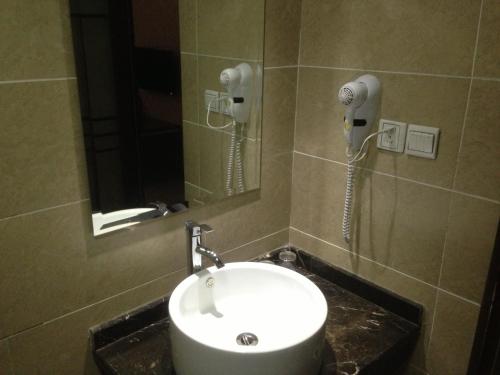 This photo about Jiuzhaigou Man Jiang Hong Hotel shared on HyHotel.com