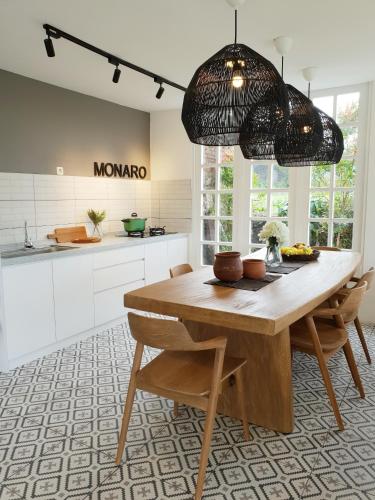 Facilities, Villa Memory - Modern white open kitchen near Taman Safari Cisarua Facilities, Villa Memory - Modern white open kitchen near Taman Safari Cisarua