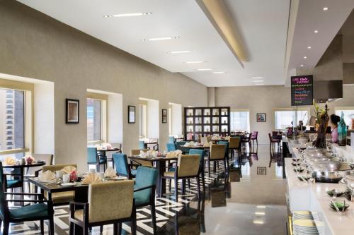 レストラン, ザ タワー プラザ ホテル ドバイ (The Tower Plaza hotel Dubai) in ドバイ レストラン, ザ タワー プラザ ホテル ドバイ (The Tower Plaza hotel Dubai) in ドバイ