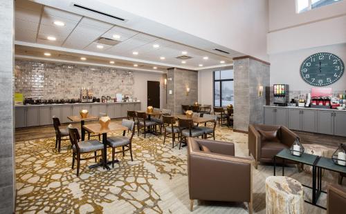 Ételek és italok, Pomeroy Inn & Suites Prince George in Prince George Városközpont Ételek és italok, Pomeroy Inn & Suites Prince George in Prince George Városközpont