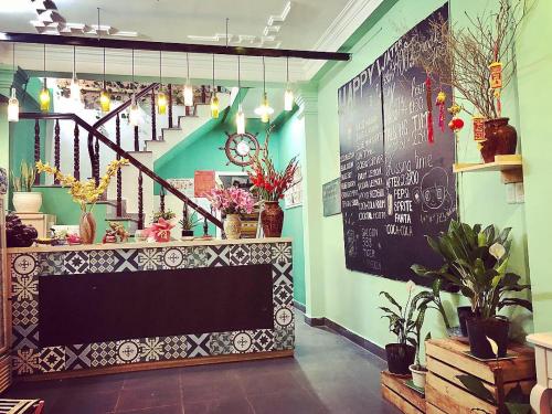 Leo's Family Hostel & Hangout Hotel