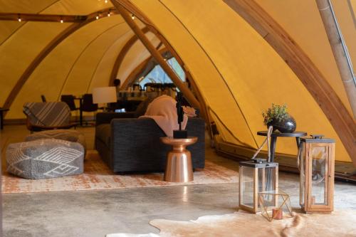 ล็อบบี้, Under Canvas Great Smoky Mountains in ชานเมืองพีเจี้ยน ฟอร์จ ล็อบบี้, Under Canvas Great Smoky Mountains in ชานเมืองพีเจี้ยน ฟอร์จ