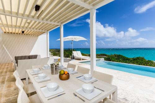 Балкон/терраса, Sailrock South Caicos - Oceanview Villas & Suites in Саут-Кейкос и Ист-Кейкос Балкон/терраса, Sailrock South Caicos - Oceanview Villas & Suites in Саут-Кейкос и Ист-Кейкос